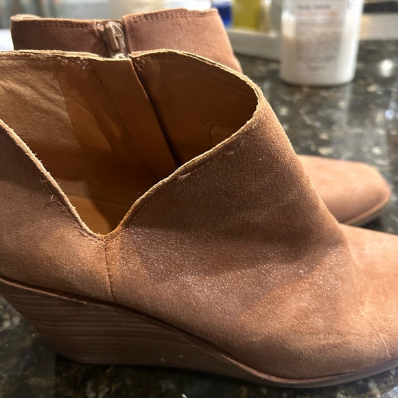 Women’s Lucky Brand size 9 booties. - Picture 2 of 5